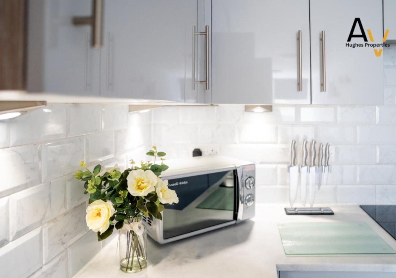 Stylish One-Bedroom Apartment - Free Wi-Fi, 4 Mins From Station, Perfect For Business Stays By Av Hughes Properties Milton Keynes Exterior foto