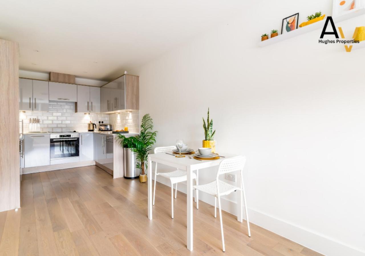 Stylish One-Bedroom Apartment - Free Wi-Fi, 4 Mins From Station, Perfect For Business Stays By Av Hughes Properties Milton Keynes Exterior foto