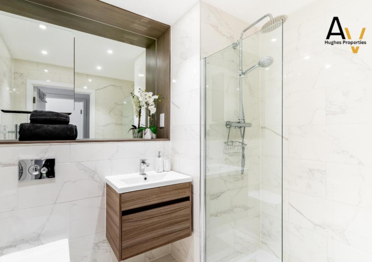 Stylish One-Bedroom Apartment - Free Wi-Fi, 4 Mins From Station, Perfect For Business Stays By Av Hughes Properties Milton Keynes Exterior foto